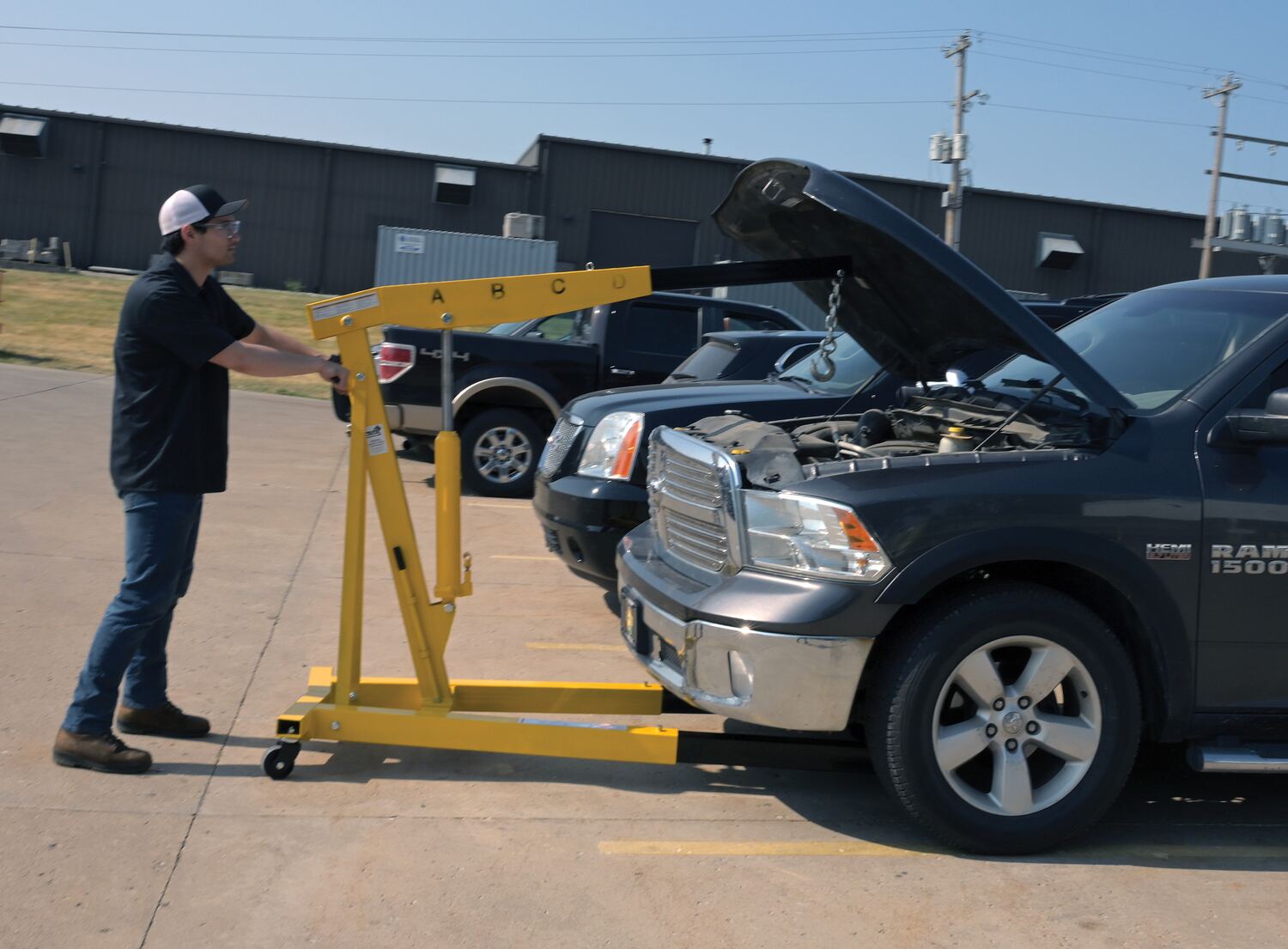 Vestil Shop Crane Engine Hoist